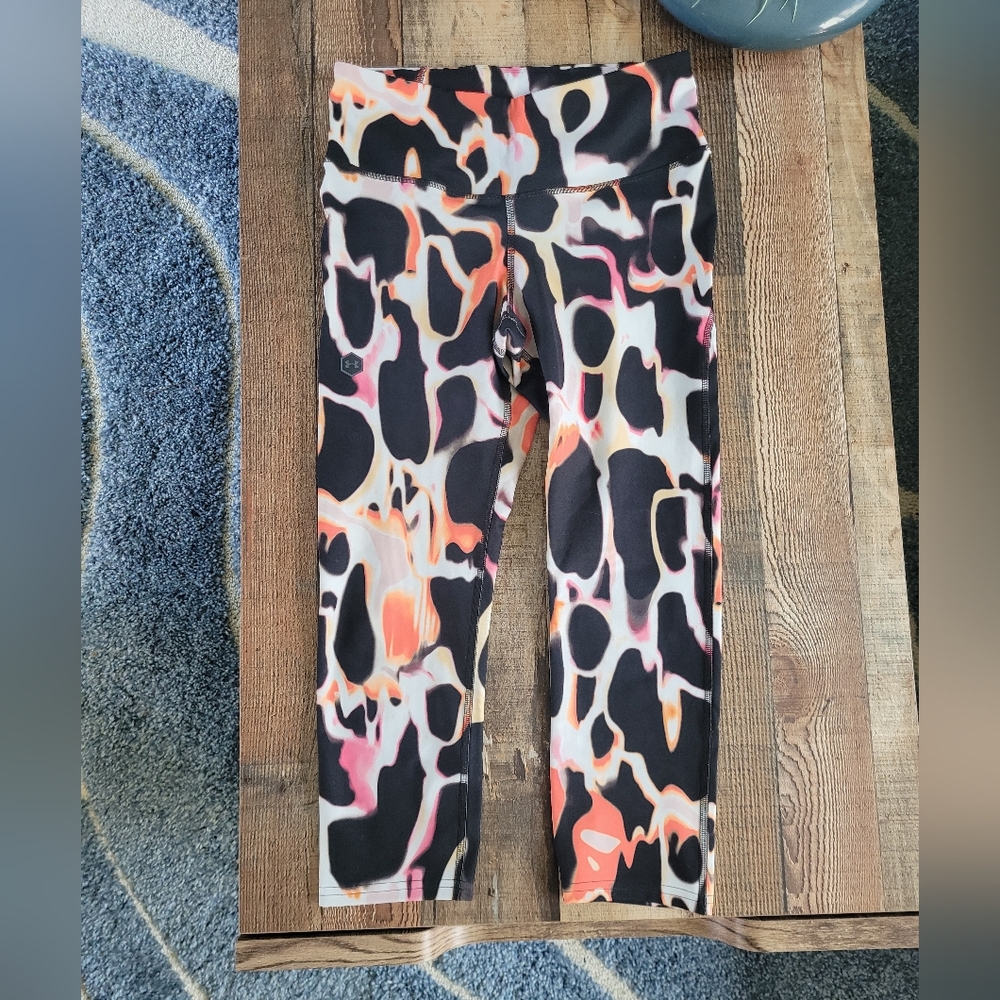 Under Armour Spotted Active Leggings, Womens Medium, Capri Length